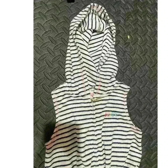 Juicy Couture Girls Striped Hooded Romper, size 4 - Picture 11 of 11